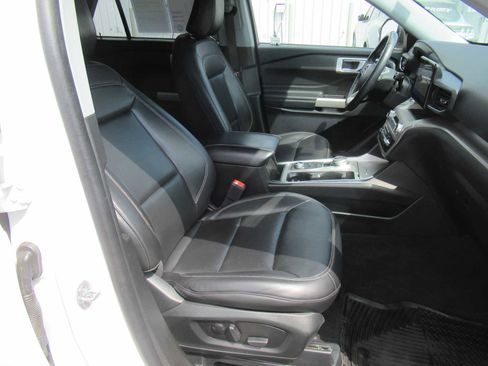 Used 2022 Ford Explorer XLT w/ Equipment Group 202A image 24