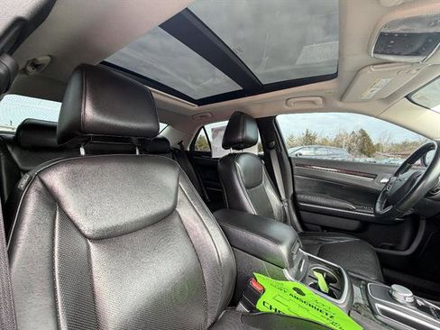Used 2019 Chrysler 300 Limited image 16