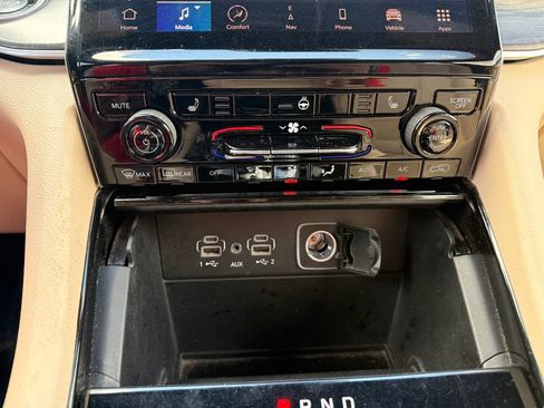 Used 2023 Jeep Grand Cherokee Limited AWD/4WD image 28
