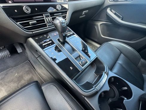 Certified 2023 Porsche Macan image 27