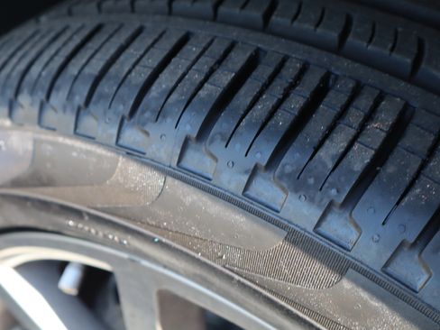 Used 2022 Porsche Cayenne AWD/4WD image 25