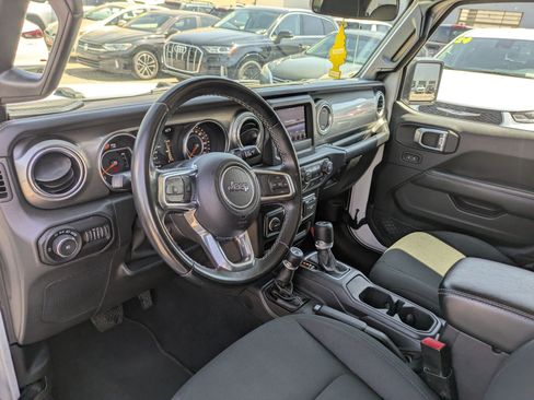 Used 2020 Jeep Wrangler Unlimited Sahara AWD/4WD image 16