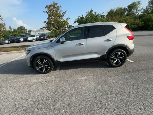 Used 2023 Volvo XC40 B4 Core w/ Convenience Package FWD image 5