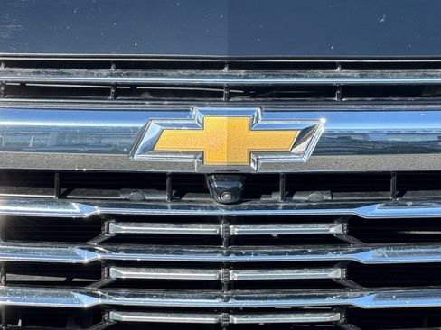 Used 2025 Chevrolet Suburban Premier image 43