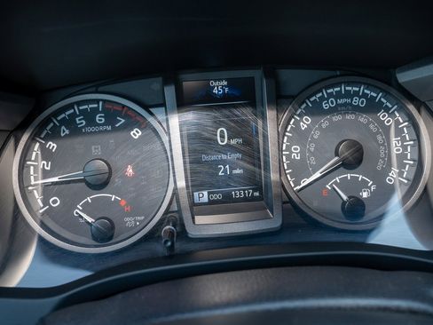 Certified 2023 Toyota Tacoma TRD Off-Road image 11