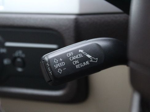 Used 2014 Volkswagen Touareg Hybrid image 28