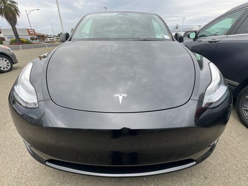 Used 2021 Tesla Model Y Long Range image 2