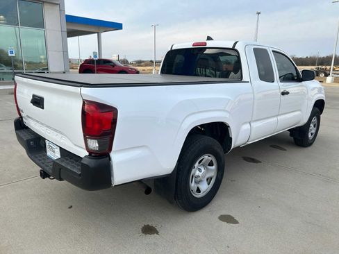 Used 2019 Toyota Tacoma SR image 9