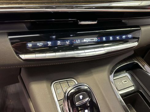 Used 2023 Cadillac Escalade Premium Luxury AWD/4WD image 30