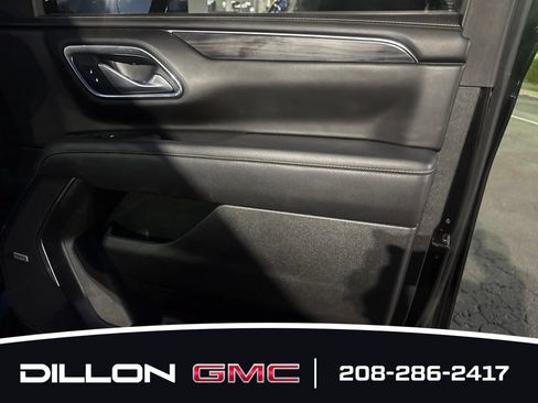 Used 2023 GMC Yukon XL SLT w/ SLT Luxury Package AWD/4WD image 17
