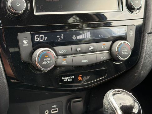 Used 2018 Nissan Rogue SV AWD/4WD image 22