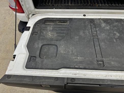 Used 2023 Ford F150 Lariat w/ Trailer Tow Package image 9