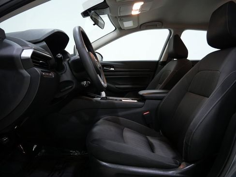 Used 2024 Nissan Altima 2.5 SV image 11