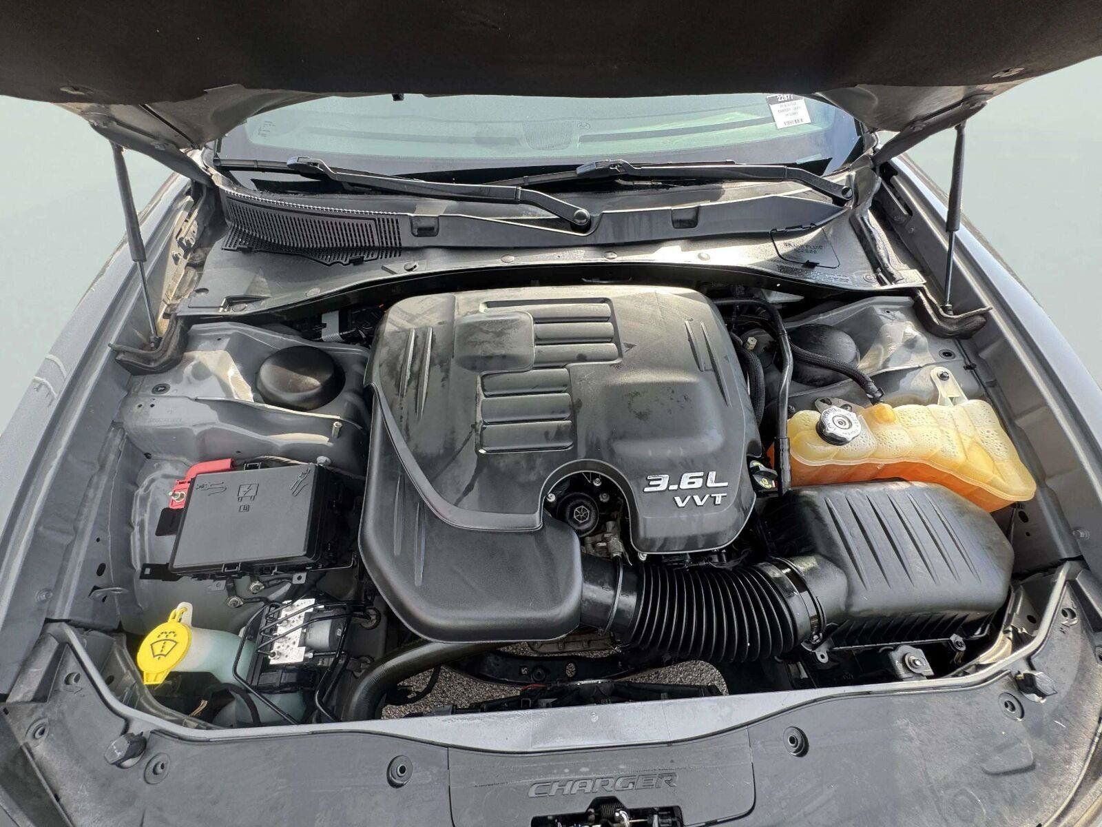 Used 2018 Dodge Charger SXT w/ Blacktop Package RWD image 52