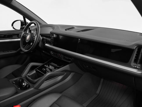 Certified 2025 Porsche Cayenne image 20