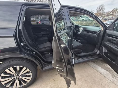 Used 2020 Mitsubishi Outlander ES image 40