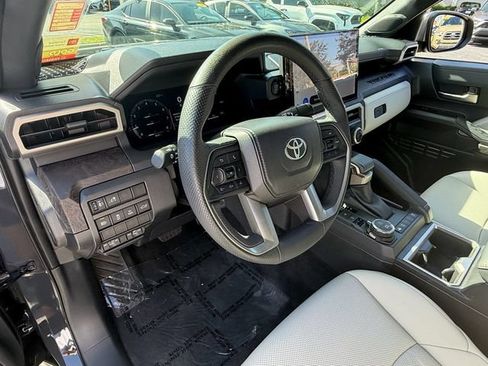 Used 2025 Toyota Tacoma Limited AWD/4WD image 10