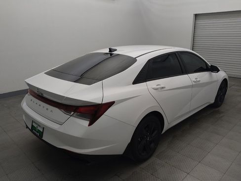 Used 2023 Hyundai Elantra SEL image 9