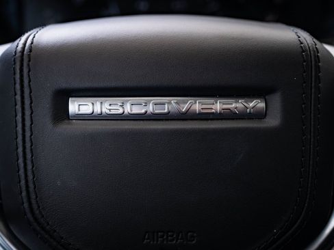 Certified 2024 Land Rover Discovery Metropolitan Edition image 28