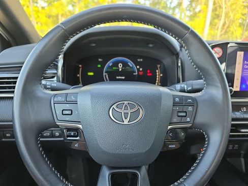Used 2025 Toyota Camry SE FWD image 18