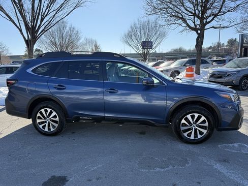 Used 2022 Subaru Outback Premium image 5