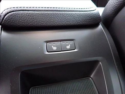 Used 2022 Volvo XC60 B5 Momentum image 11