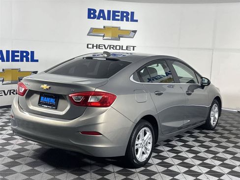 Used 2017 Chevrolet Cruze LT FWD image 5