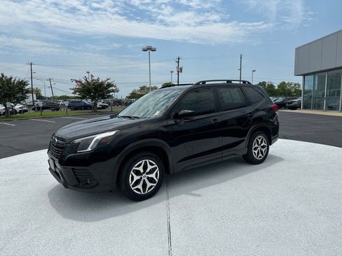 Certified 2023 Subaru Forester Premium AWD/4WD image 3
