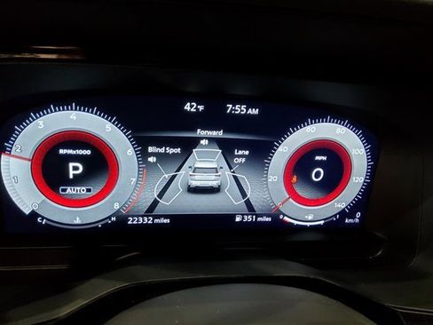 Used 2024 Nissan Pathfinder Platinum image 25