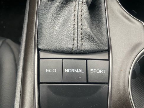 Used 2024 Toyota Camry SE image 24