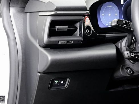 Used 2025 Porsche Macan Electric image 10