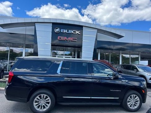Used 2022 GMC Yukon XL SLT w/ SLT Premium Package AWD/4WD image 2