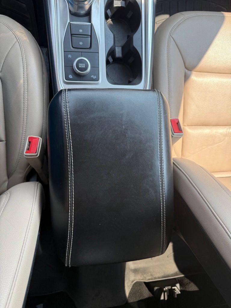Used 2020 Ford Explorer XLT w/ Equipment Group 202A AWD/4WD image 18