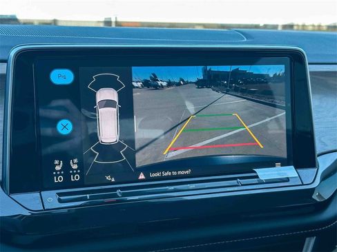 Used 2024 Volkswagen Atlas SE image 32