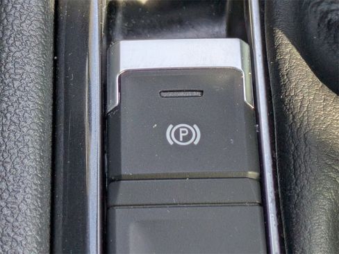 Used 2023 Volkswagen Tiguan SE R-Line image 24