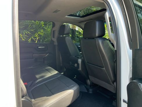 Used 2021 Chevrolet Silverado 1500 LT Trail Boss w/ Convenience Package II AWD/4WD image 18