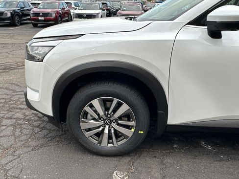 New 2025 Nissan Pathfinder SL image 9