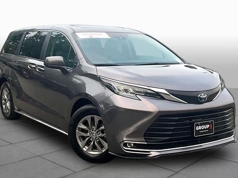 Certified 2023 Toyota Sienna XLE AWD/4WD image 3