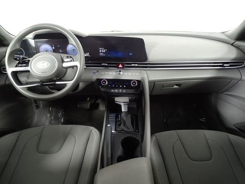 Used 2024 Hyundai Elantra SEL FWD image 28