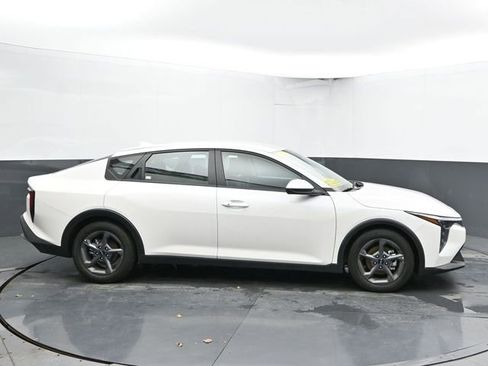 Used 2025 Kia K4 LXS image 12