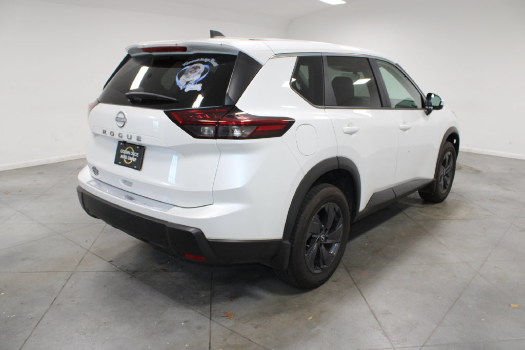Used 2026 Nissan Rogue SV w/ Cold Weather Package FWD image 9