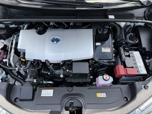Certified 2022 Toyota Prius LE FWD image 15
