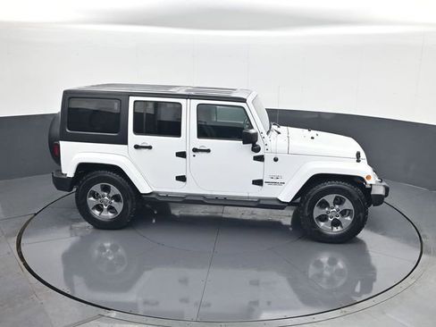 Used 2016 Jeep Wrangler Unlimited Sahara AWD/4WD image 16
