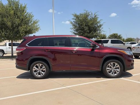Used 2016 Toyota Highlander Plus FWD image 10