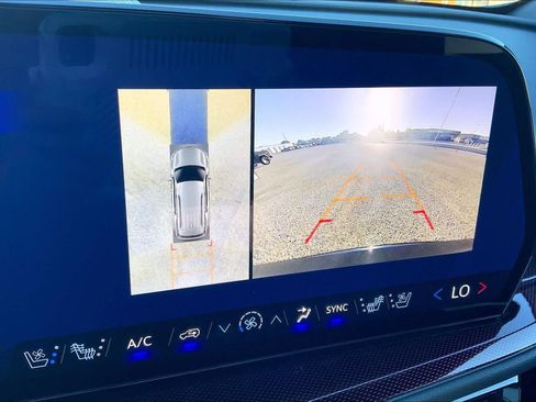 Used 2024 Chevrolet Traverse RS AWD/4WD image 26