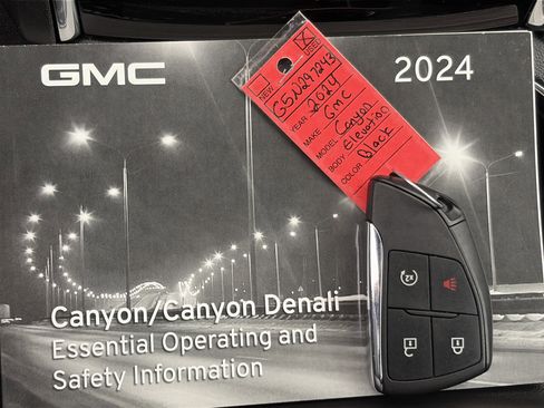 Used 2024 GMC Canyon Elevation w/ Elevation Premium Package AWD/4WD image 41