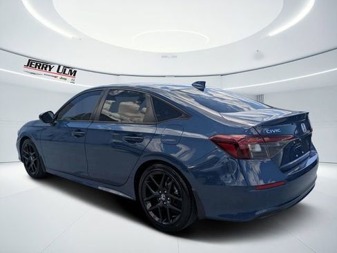 Used 2025 Honda Civic Sport image 5
