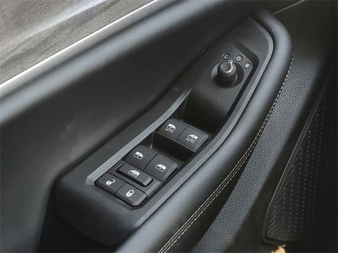 Used 2024 Jeep Grand Cherokee L Limited w/ Black Appearance Package image 30