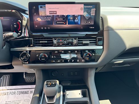 New 2026 Nissan Pathfinder SL w/ SL Premium Package AWD/4WD image 17