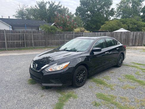 Used 2018 Nissan Altima 2.5 S FWD image 2